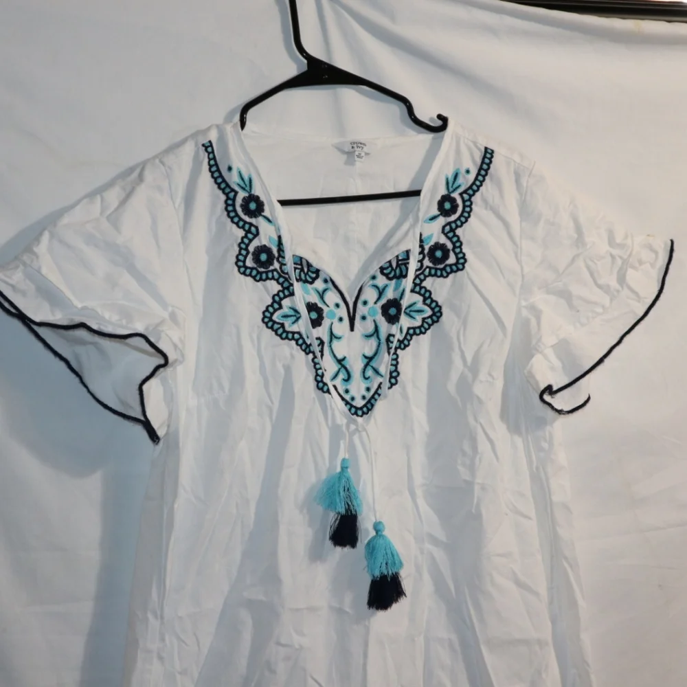 Crown and IVY White Blue Embroidered Collar Tunic Size Medium - Picture 9 of 10
